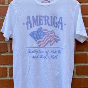 Cute Lucky Brand America Graphic T-Shirt!
